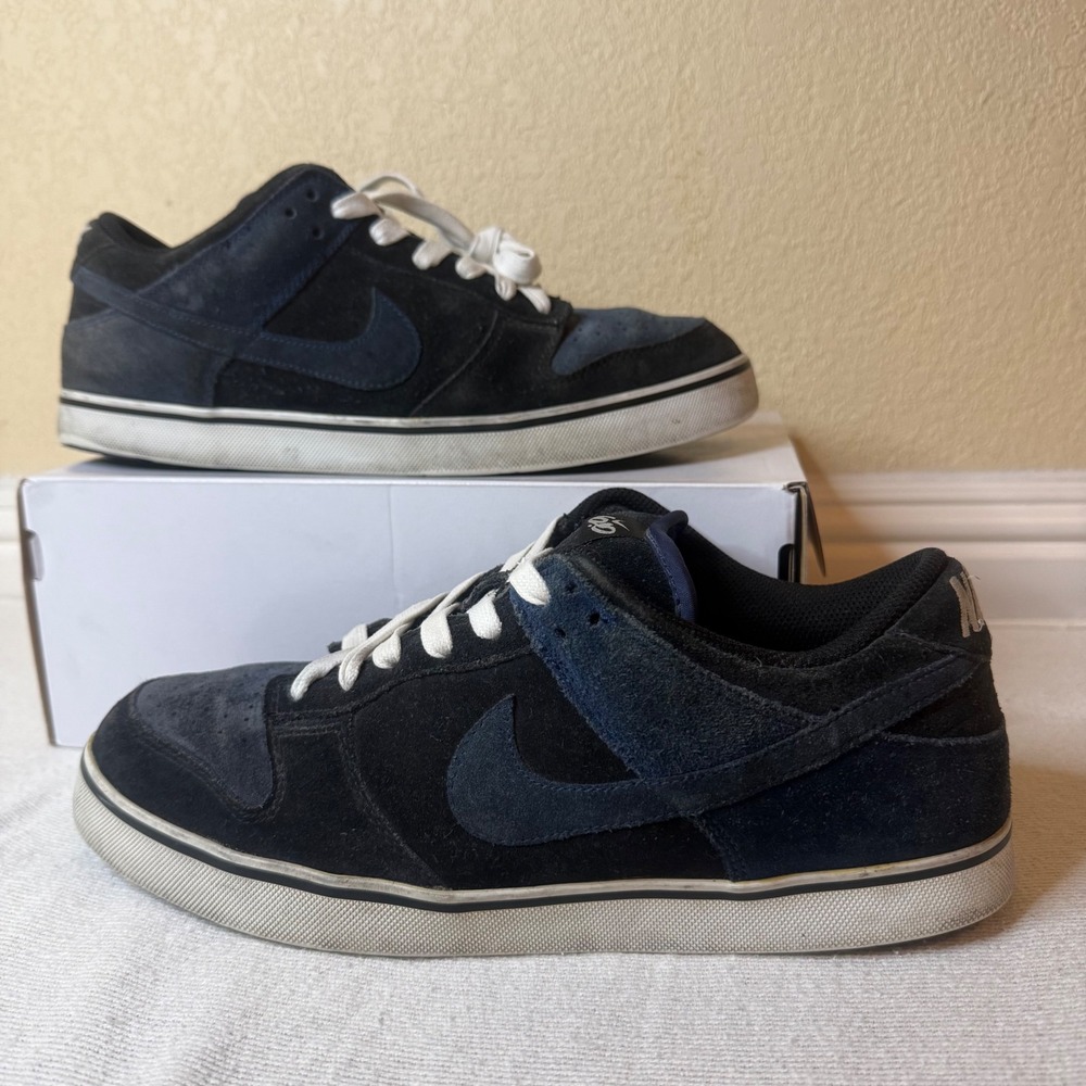 Nike Mogan 2 6.0 Suede SB Dunk Low Sneakers Men 10.5 (Fits 10/9.5) 407609-019
